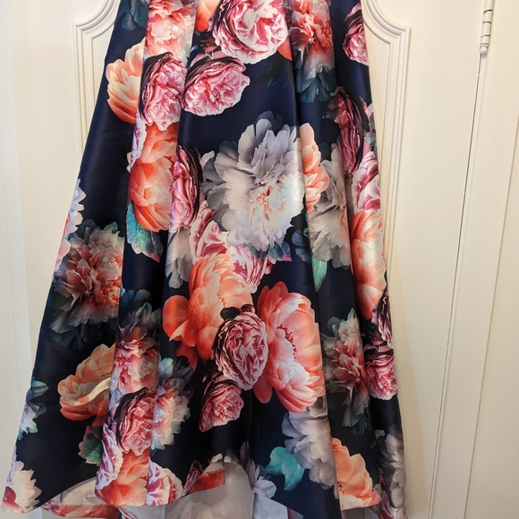 Full length with train floral skirt - Picture 2 of 3